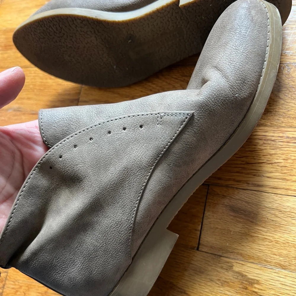 Indigo Rd. slip on laceless ankle boots/booties in taupe - women’s 7.5 - 7 1/2 - Picture 3 of 6
